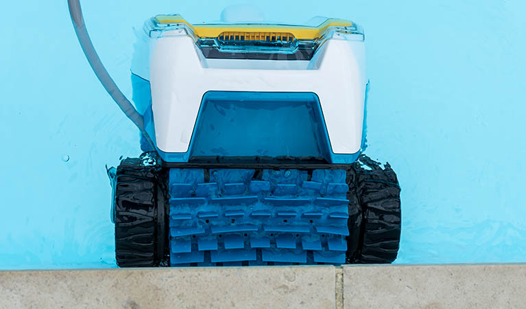Robot de piscine : des robots électriques et hydrauliques - Côté Maison