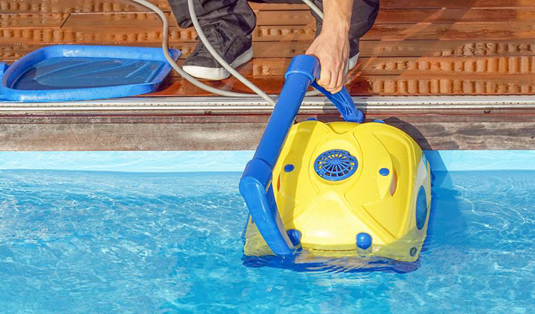 Comment installer un robot de nettoyage de piscine