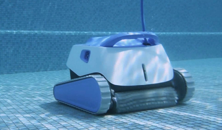 Robot et aspirateur avec coffret électrique