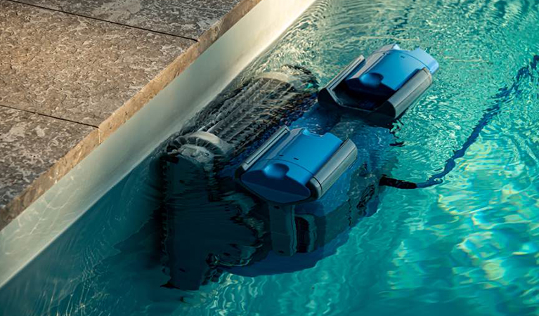 Rénovation de piscine avec système de nettoyage automatique
