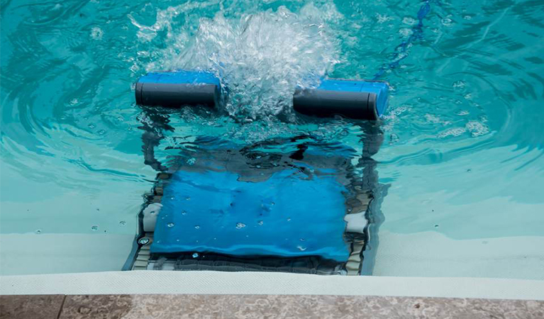 Les avantages des robots de nettoyage de piscine