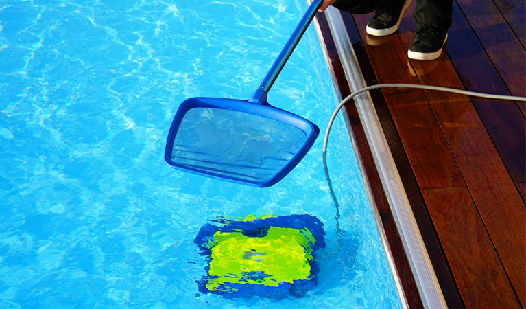 Que nettoie un robot de piscine électrique ?-2